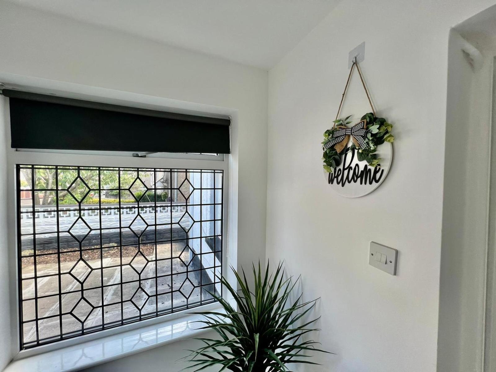 Executive 3 Bedroom Port Talbot Town Centre Margam Sleeps 7 エクステリア 写真