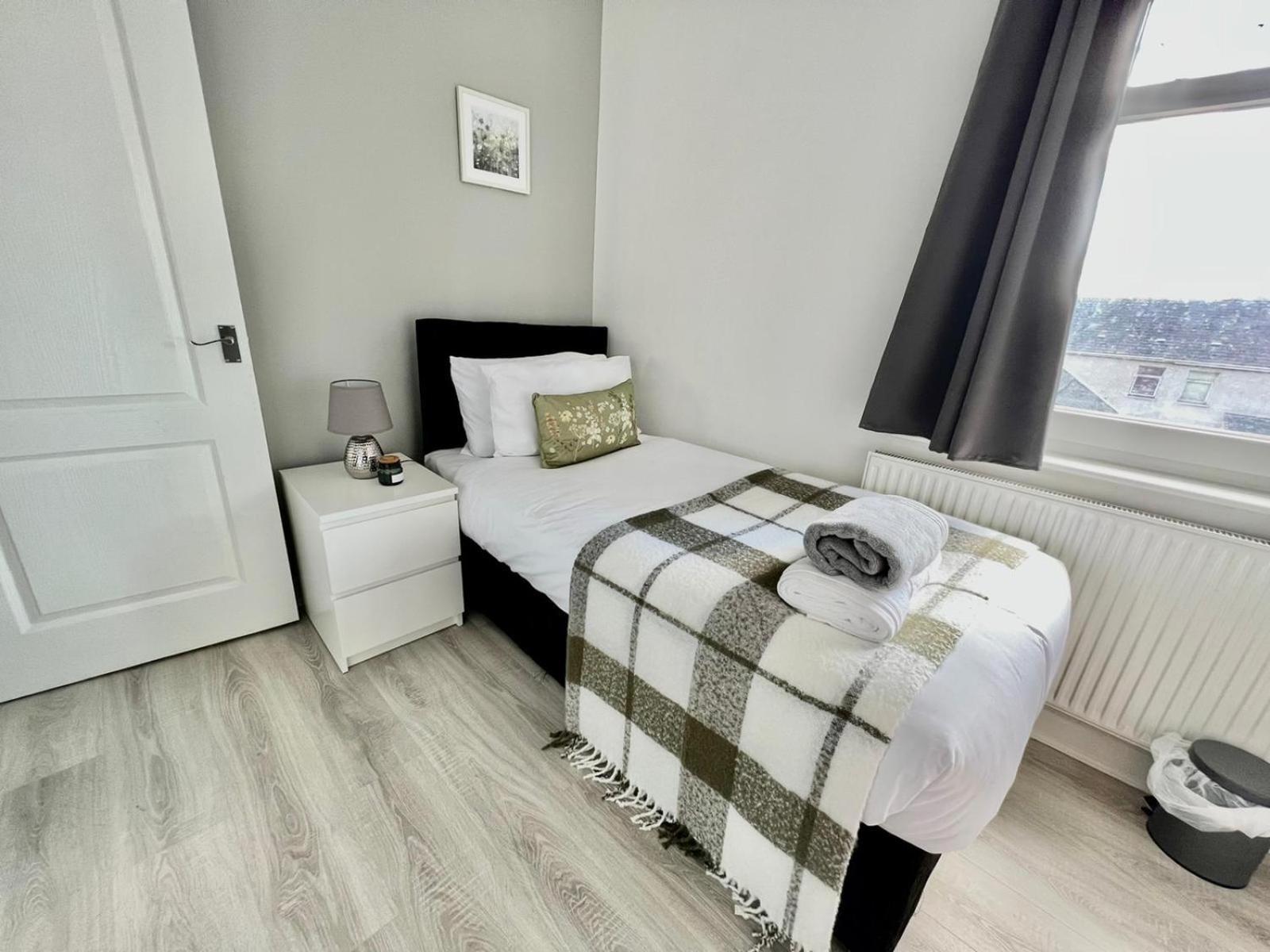 Executive 3 Bedroom Port Talbot Town Centre Margam Sleeps 7 エクステリア 写真